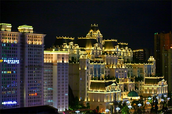 造价27亿贵州第一神盘,花果园还有修的比5个故宫还大的白宫