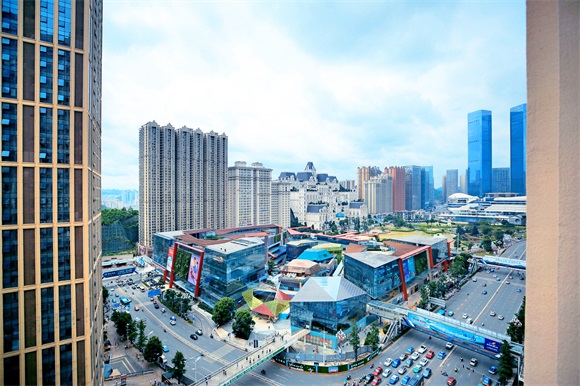 造价27亿贵州第一神盘,花果园还有修的比5个故宫还大的白宫