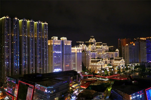 造价27亿贵州第一神盘,花果园还有修的比5个故宫还大的白宫