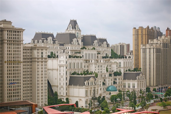 造价27亿贵州第一神盘,花果园还有修的比5个故宫还大的白宫