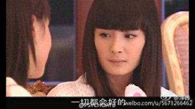 ​杨幂旧照酷似嫩牛五方 她有没有做过颧骨内推的手术？