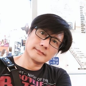 ​包小柏个人资料：娶圈外人妻子，捐骨髓仍救不回女儿，56岁满头白发令人心疼