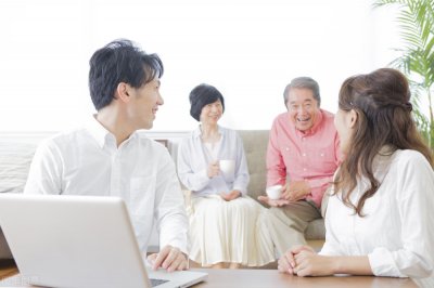 ​中年人买什么保险好有保障的（人到中年该如何买保险呢？买哪些好？要注意什么