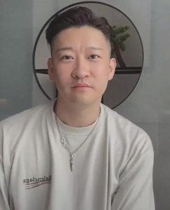 ​曹云金力挺董宇辉称赞俞敏洪 疑在内涵郭德纲？