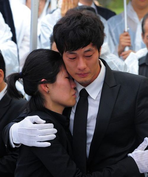 已故韩星朴龙河 苏志燮每年赴墓地祭拜未间断