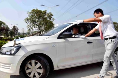 ​教练车空调怎么开(教练车空调怎么开冷风图解)