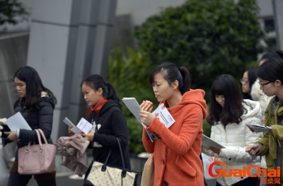 ​参公和公务员有什么区别？参公和公务员待遇一样吗？