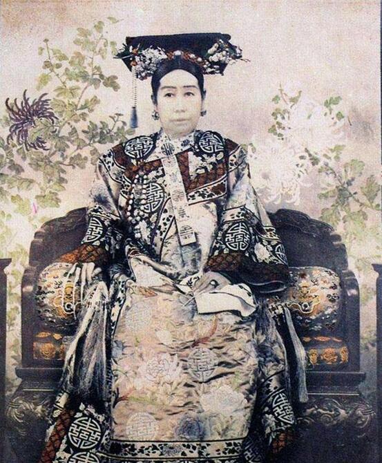 履历上简直的慈禧太后活多大 又是怎样死的