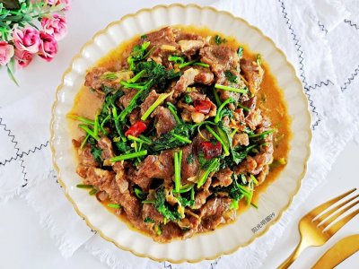 ​小炒牛肉的家常做法分享给你，鲜香嫩滑，好吃又下饭