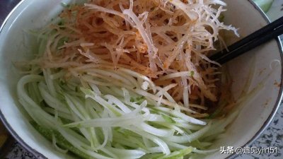 ​龙须菜凉拌需要焯水吗？不用焯水，用它拌黄瓜丝，清脆可口，可好吃了