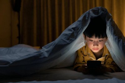 ​如何解决孩子迷恋手机的问题？试试这四个方法
