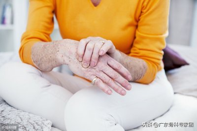 ​风湿的症状 有这7个表现得小心是风湿性关节炎，早治疗才能早治好