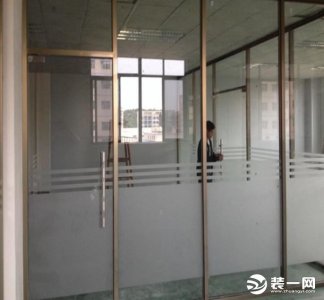 ​磨砂玻璃材质参数是多少（磨砂玻璃材质参数是多少？磨砂玻璃隔断隐私效果最佳