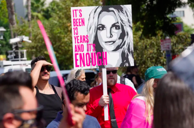 ​美国三级(美国情色片之王，偷拍性侵大学生狂赚上亿：我帮她们释放天性)