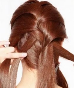 ​编头发教程零基础（编发教程，几款简单编发懒女孩必学）