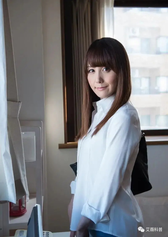 轻熟系女演员奥村沙織写真分享，风韵是招牌！