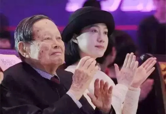 杨振宁和翁帆是否产下一子？纯属谣言两人没有孩子