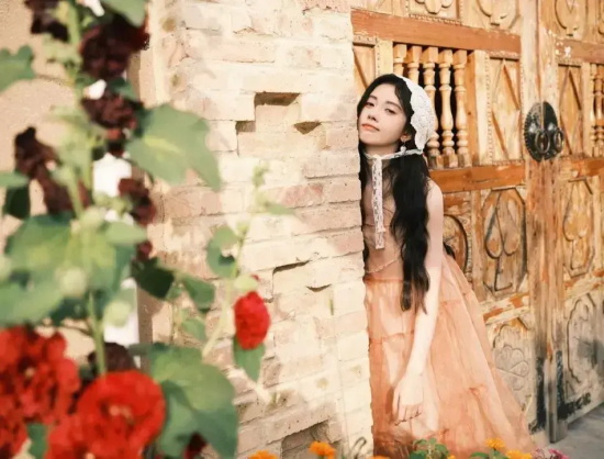 鞠婧祎身穿纱裙搭蕾丝边沙滩巾写真合集，满满的度假风