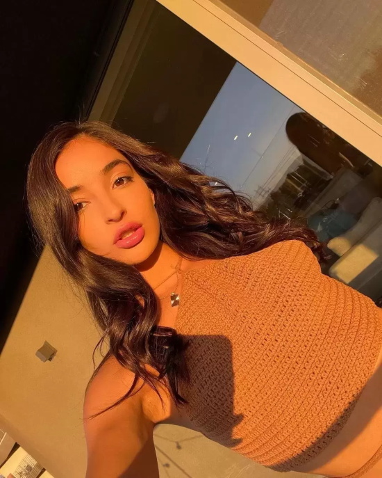 Emily Willis的约会对象竟然是为了找她拍片？