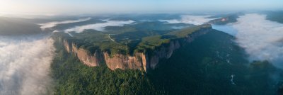 ​一夫当关万夫莫开意思是什么？说的是谁？