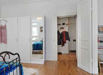 ​镜子对着门口好吗(镜子对着门怎么样？镜子对着门如何化解？)