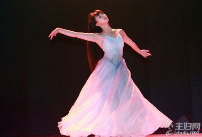 ​小彩旗今年多大 小彩旗大跳美艳舞蹈十分抢镜