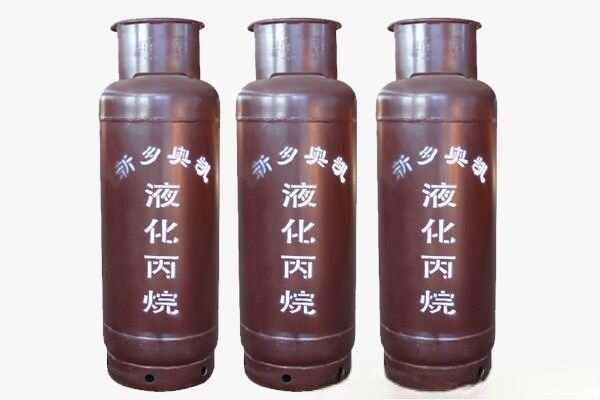 美载丙烷火车脱轨,500人被紧急疏散,最新动态如何?-