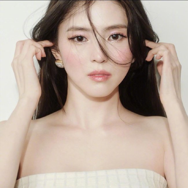 韩素希柳俊烈承认恋情后连更4条ins 网友：这男的就这么值得炫耀吗？