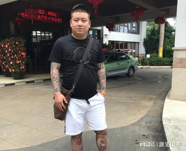 网红天津李四仗义出手,300万购买老方丈道奇豪车,网友:真兄弟-