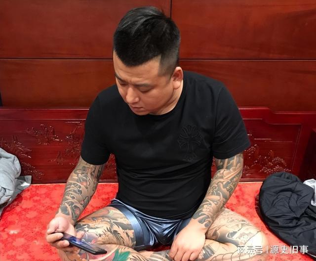 网红天津李四仗义出手,300万购买老方丈道奇豪车,网友:真兄弟-