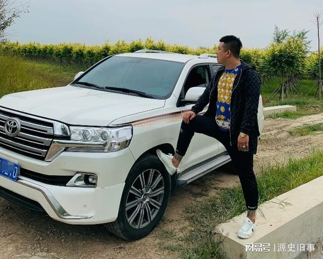 网红天津李四仗义出手,300万购买老方丈道奇豪车,网友:真兄弟-