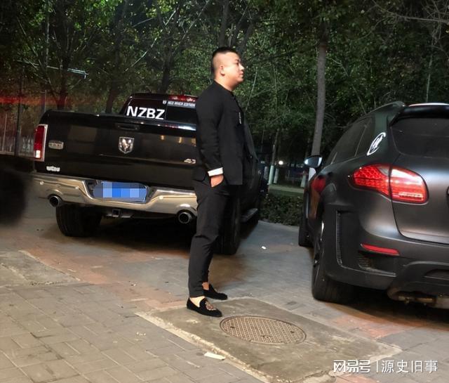 网红天津李四仗义出手,300万购买老方丈道奇豪车,网友:真兄弟-