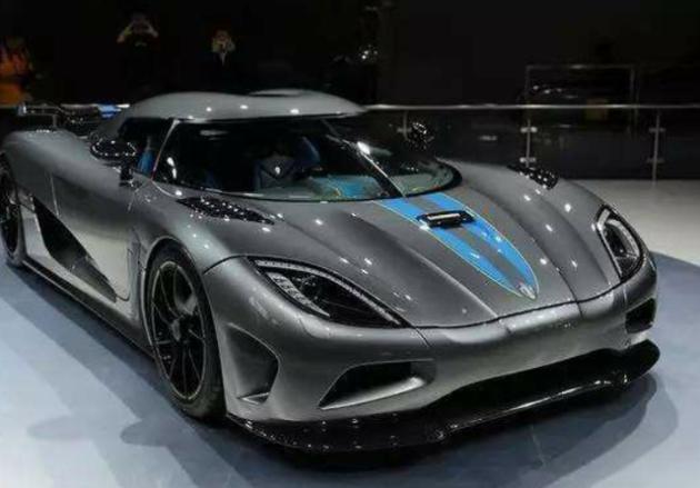 重庆街头惊现柯尼塞格,价格高达2000多万,引起众人围观拍照-