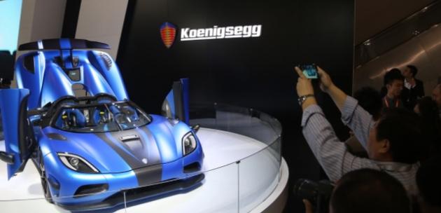 重庆街头惊现柯尼塞格,价格高达2000多万,引起众人围观拍照-