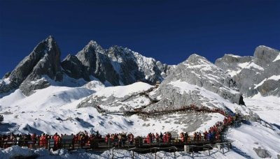​玉龙雪山在哪个省哪个市哪个县（丽江玉龙雪山剪介绍）