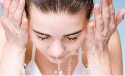 ​水、乳液、眼霜、精华、面霜的正确使用顺序