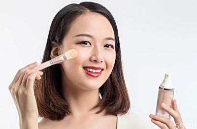 ​粉底液的其他用途 化妆品过期怎么变废为宝