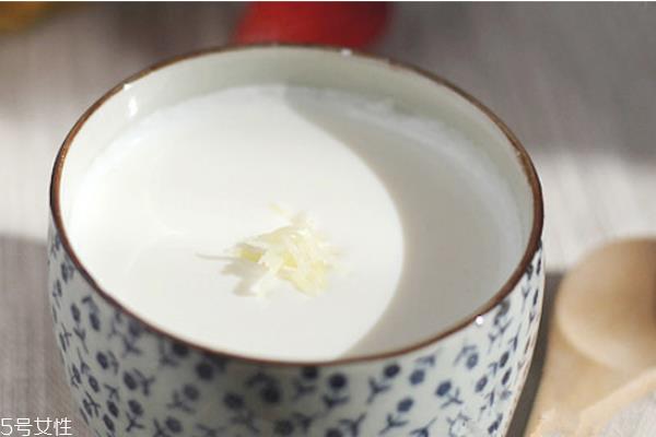 冬天脚冰凉出汗是什么原因 脚冰凉的常见原因 冬天脚冰凉出汗是什么原因 脚冰凉的常见原因