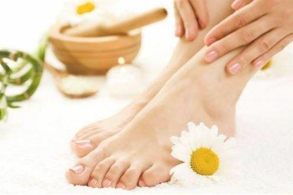 冬天脚冰凉出汗是什么原因 脚冰凉的常见原因 冬天脚冰凉出汗是什么原因 脚冰凉的常见原因