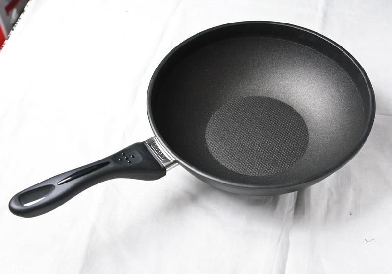 炒菜锅哪种好用 怎样挑选炒菜锅 炒菜锅哪种好用 怎样挑选炒菜锅