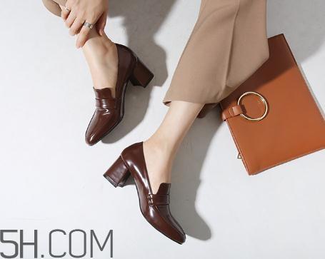 棕色皮鞋用什么颜色鞋油？棕色皮鞋怎么擦才能亮？