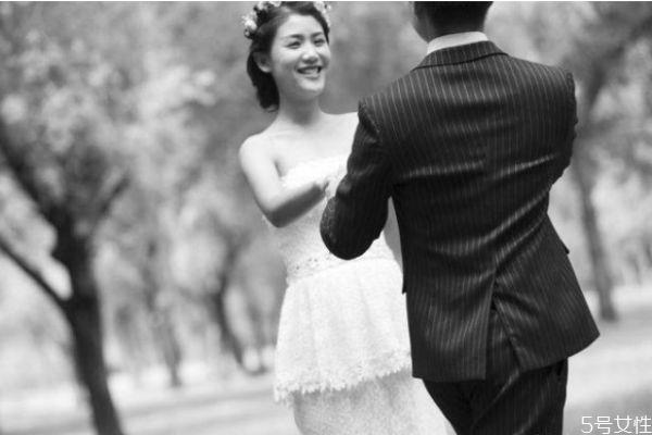 丈夫长期冷落你如何挽回 女人被冷落后让男人后悔行为 丈夫长期冷落你如何挽回 女人被冷落后让男人后悔行为