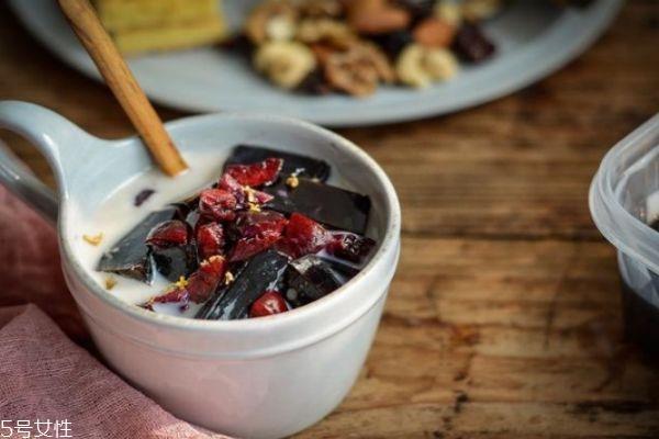 龟苓膏用什么做的 自制龟苓膏做法