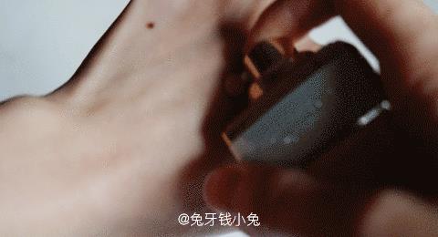 雅诗兰黛白金粉底液色号试色与评测 雅诗兰黛白金粉底液色号试色与评测