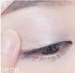 画眼妆的步骤 大眼妆的画法步骤图 画眼妆的步骤 大眼妆的画法步骤图