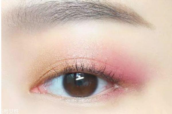 画眼妆的步骤 大眼妆的画法步骤图 画眼妆的步骤 大眼妆的画法步骤图