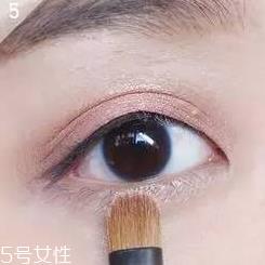 画眼妆的步骤 大眼妆的画法步骤图 画眼妆的步骤 大眼妆的画法步骤图