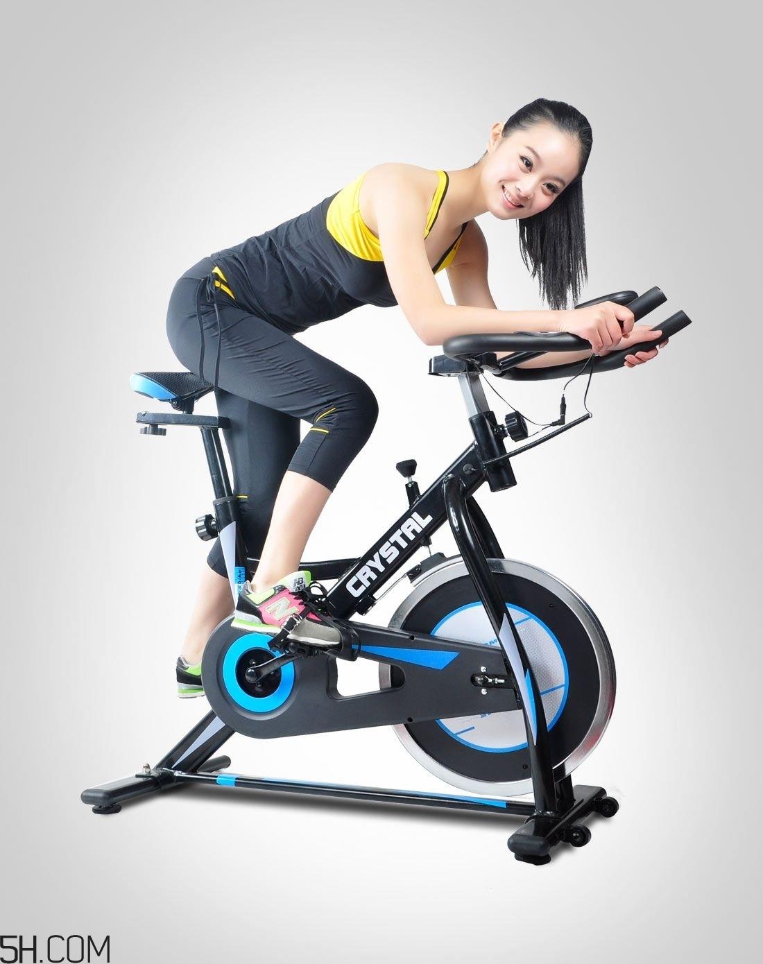 骑动感单车穿什么鞋好？骑动感单车穿什么衣服好？