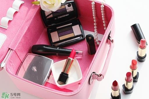 兰蔻菁纯唇膏怎么打开？兰蔻口红盖子怎么打开？