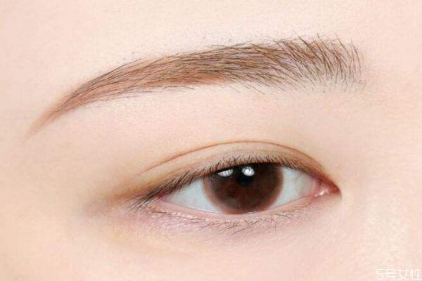 裸妆眼影用什么颜色 先睫毛膏还是眼影 裸妆眼影用什么颜色 先睫毛膏还是眼影